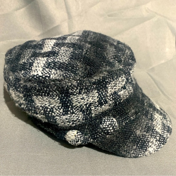 Women’s High Crown Bakers Cap, Newsboy Hat, White, Grey, Black Plaid, Preloved - Picture 1 of 7